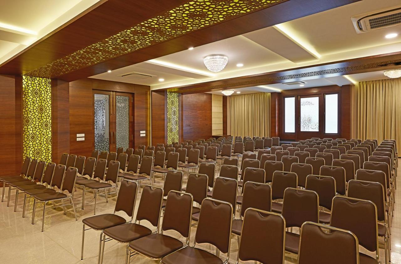 Hotel Kamar Residences And Banquets 첸나이 외부 사진