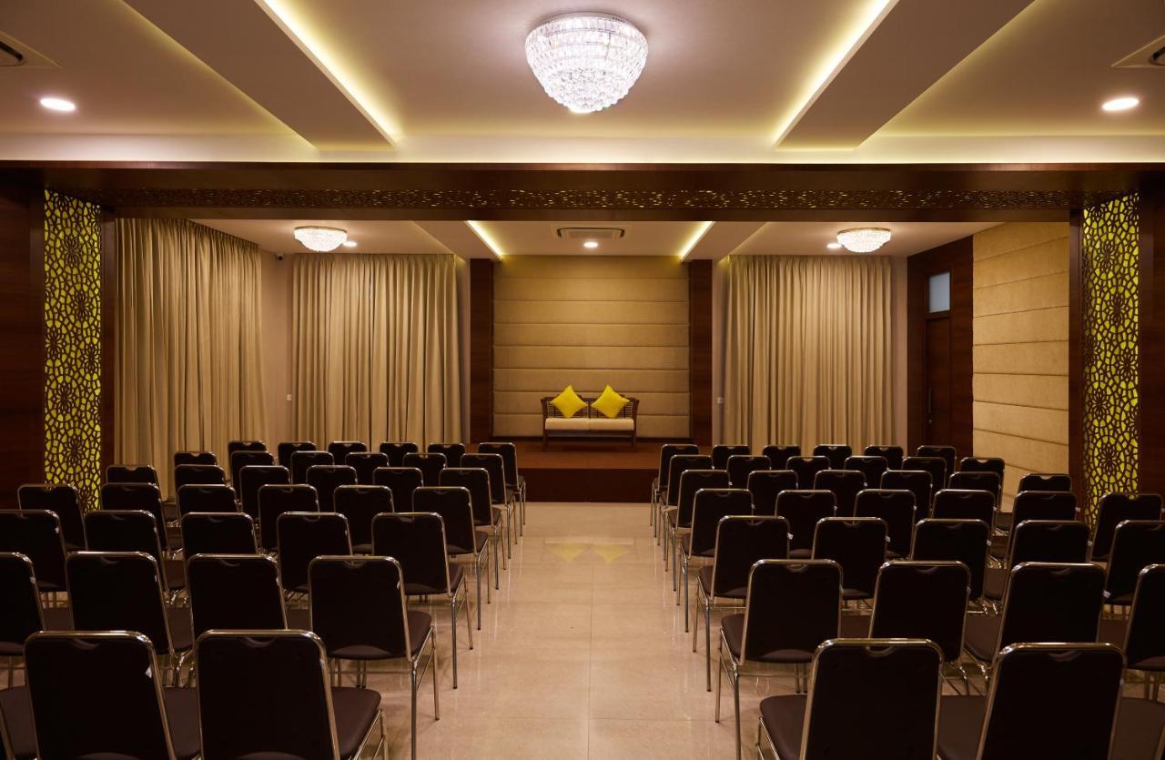 Hotel Kamar Residences And Banquets 첸나이 외부 사진