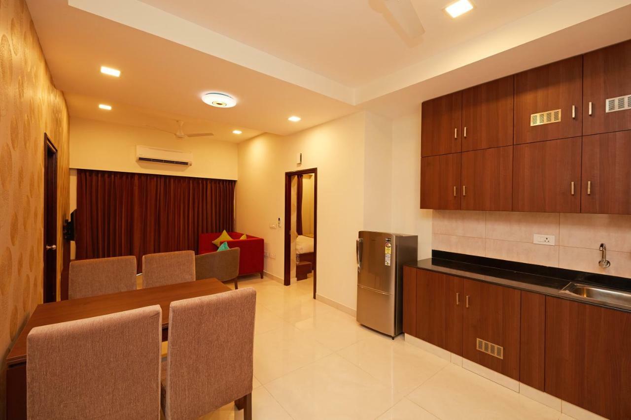 Hotel Kamar Residences And Banquets 첸나이 외부 사진