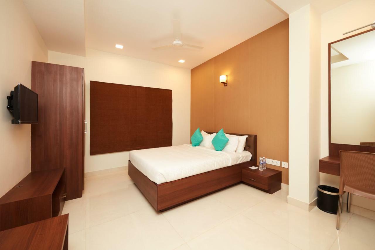 Hotel Kamar Residences And Banquets 첸나이 외부 사진