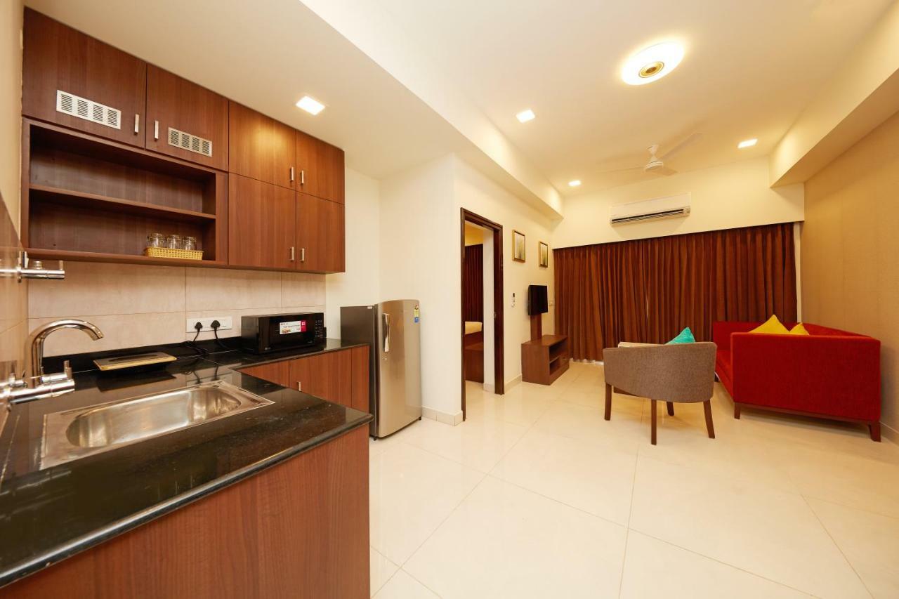 Hotel Kamar Residences And Banquets 첸나이 외부 사진