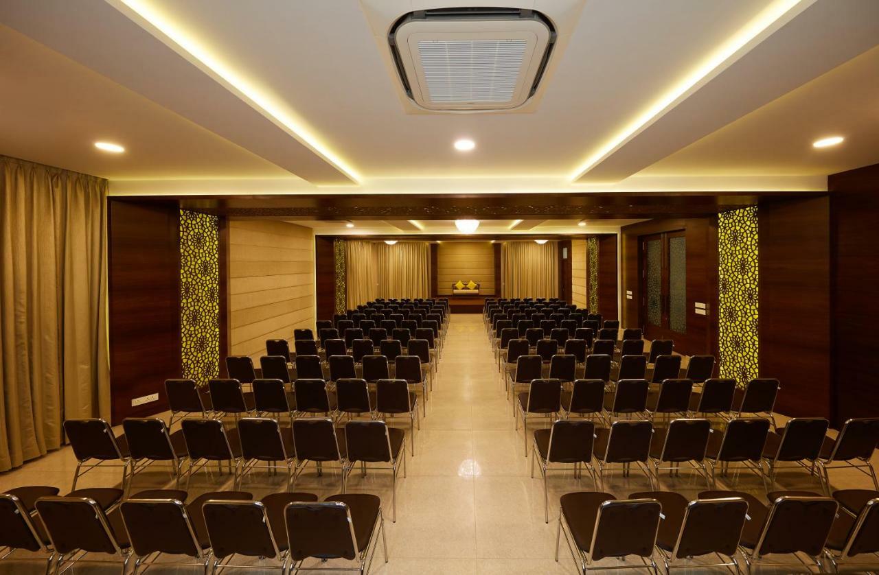 Hotel Kamar Residences And Banquets 첸나이 외부 사진